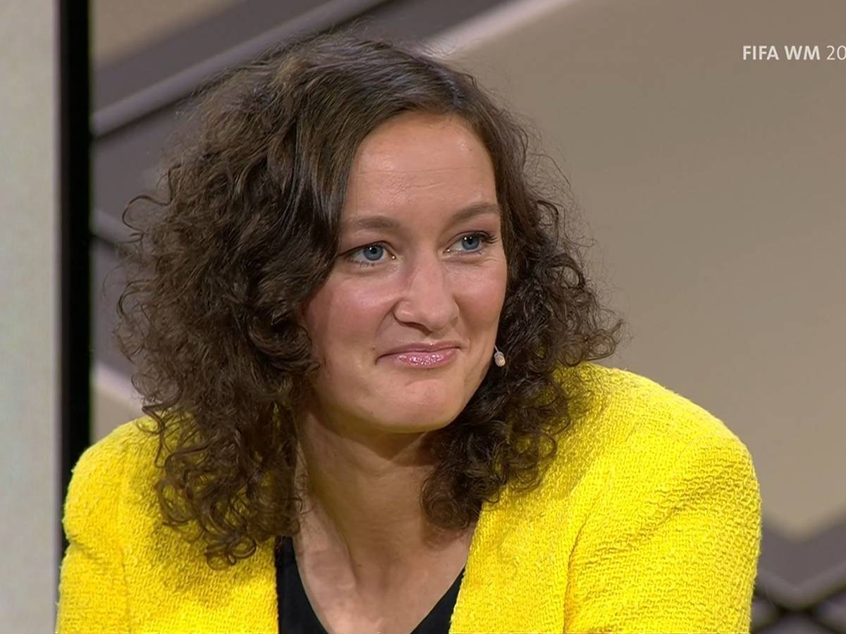 ARD-Expertin Almuth Schult in der WM-Runde vor dem Spiel zwischen den USA und dem Iran.