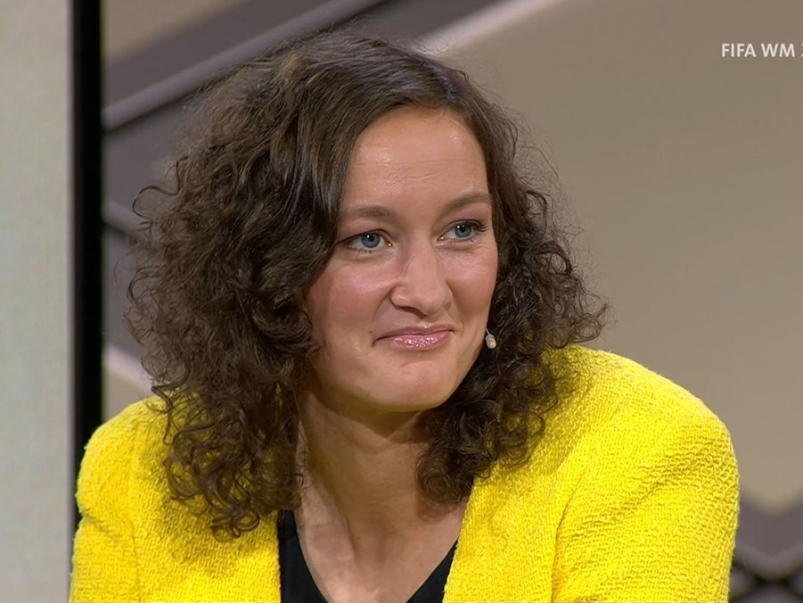 ARD-Expertin Almuth Schult in der WM-Runde vor dem Spiel zwischen den USA und dem Iran.