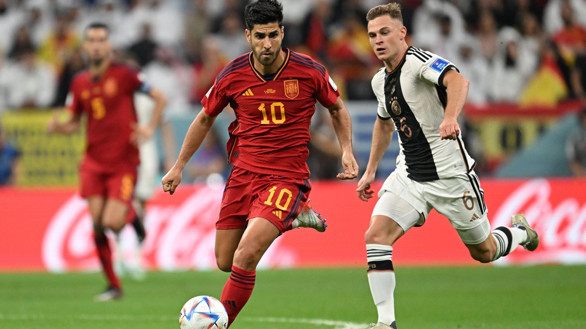 Joshua Kimmich und Marco Asensio im WM-Gruppenspiel