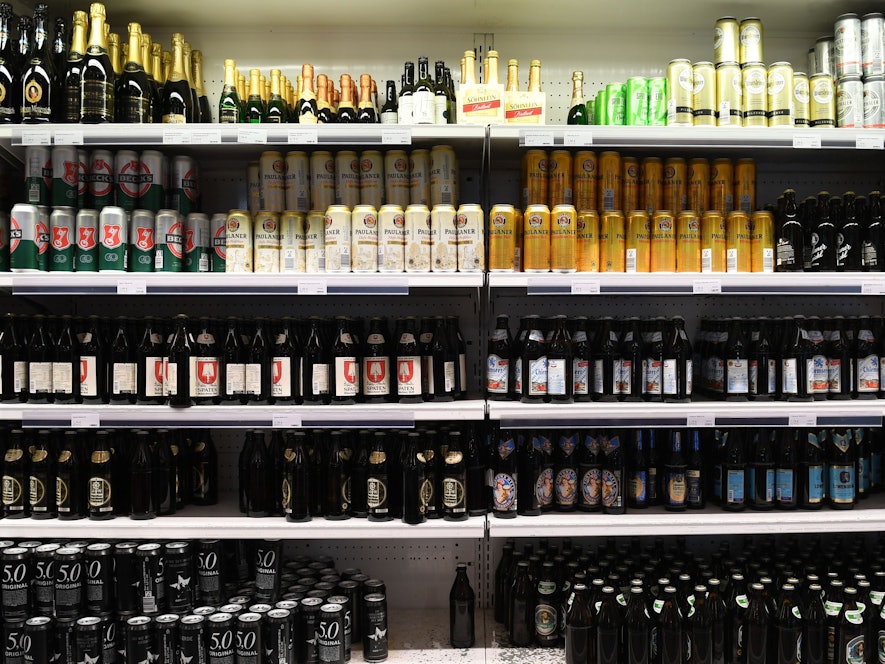 Ein alkoholisches Getränk vom US-Giganten Coca-Cola fliegt bald gänzlich aus den Regalen der deutschen Supermärkte und Discounter.