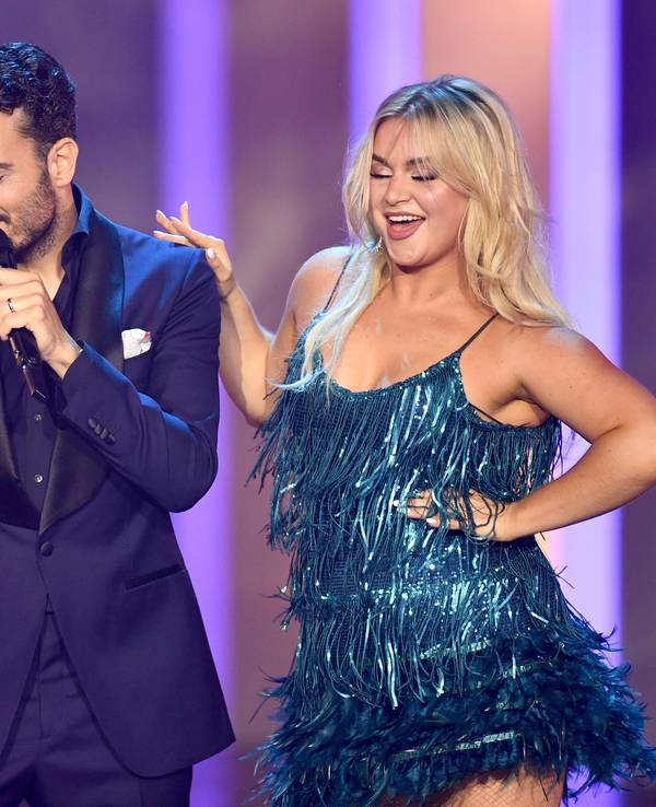Giovanni Zarrella tritt bei der Verleihung vom Deutschen Fernsehpreis 2022 auf.