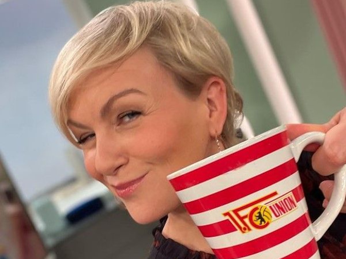Moderatorin Karen Heinrichs, hier auf einem Instagram-Selfie vom 31. Oktober, ist immer für einen Spaß zu haben.
