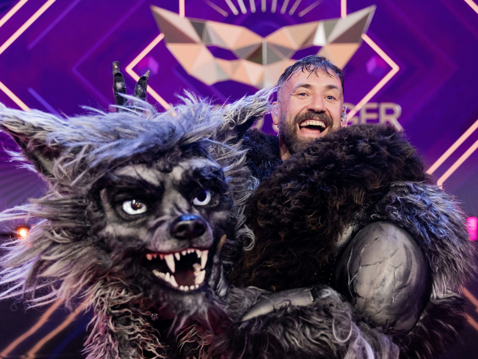 Bürger Lars Dietrich, Musiker, steht als Werwolf auf der Bühne der ProSieben-Show The Masked Singer.