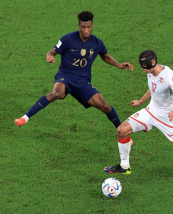 Ellyes Skhiri im Zweikampf mit Kingsley Coman.