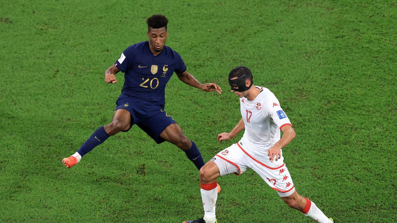 Ellyes Skhiri im Zweikampf mit Kingsley Coman.