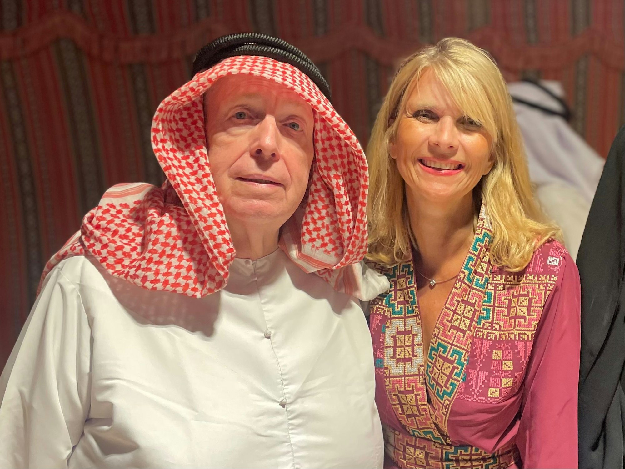 Reiner Calmund als Scheich verkleidet mit Petra Vieten.