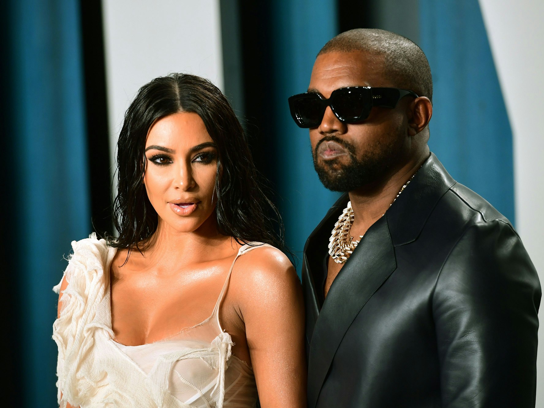 Kim Kardashian, Reality-TV-Star und Unternehmerin, und ihr Mann Kanye West, Musiker, kommen zu der Oscar-Party von Vanity Fair im Wallis Annenberg Center for the Performing Arts in Beverly Hills.