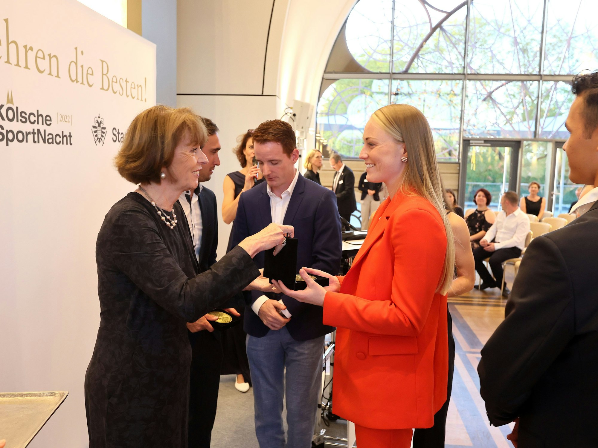 Kölsche Sportnacht 2022 in der Flora Köln, links: Henriette Reker, 07.10.2022, Herbert Bucco