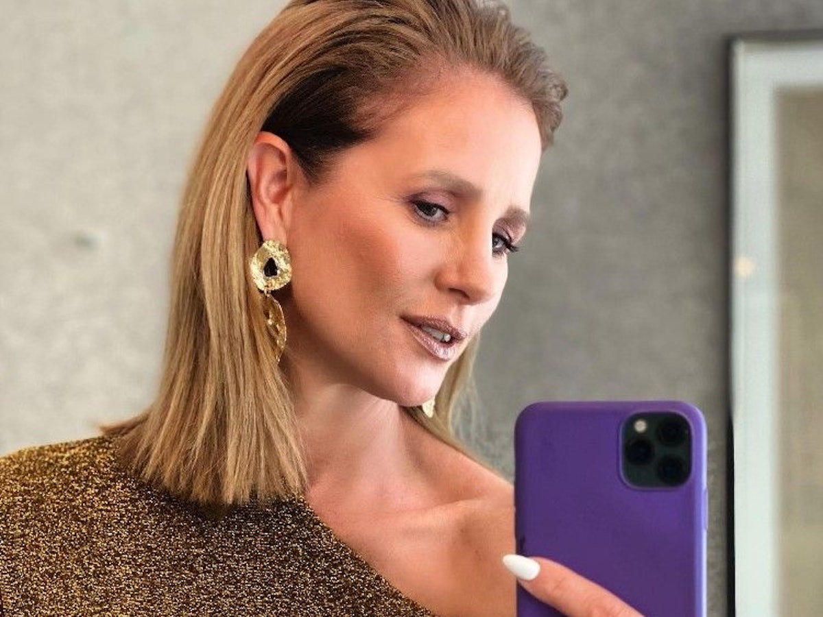 Moderatorin Mareile Höppner, hier schaut sie auf einem Instagram-Selfie vom 16. November selbstbewusst in den Spiegel, verzauberte ihre Instagram-Fans in einem pompösen Abendkleid.