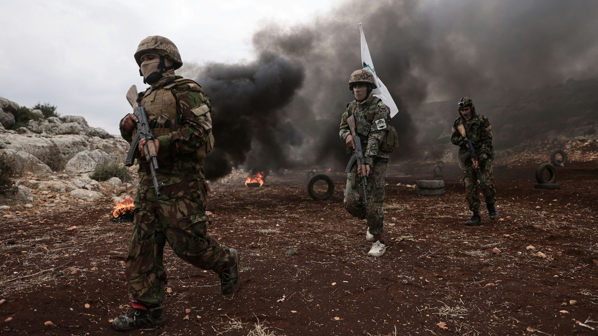 Kämpfer der militanten Oppositionsgruppe Haiat Tahrir al-Scham in der syrischen Provinz Idlib.