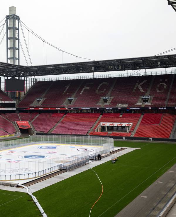 Eisfläche im Kölner Stadion vor dem Winter Game.