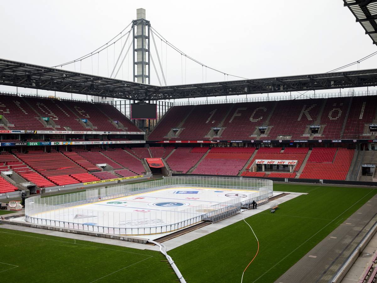Eisfläche im Kölner Stadion vor dem Winter Game.