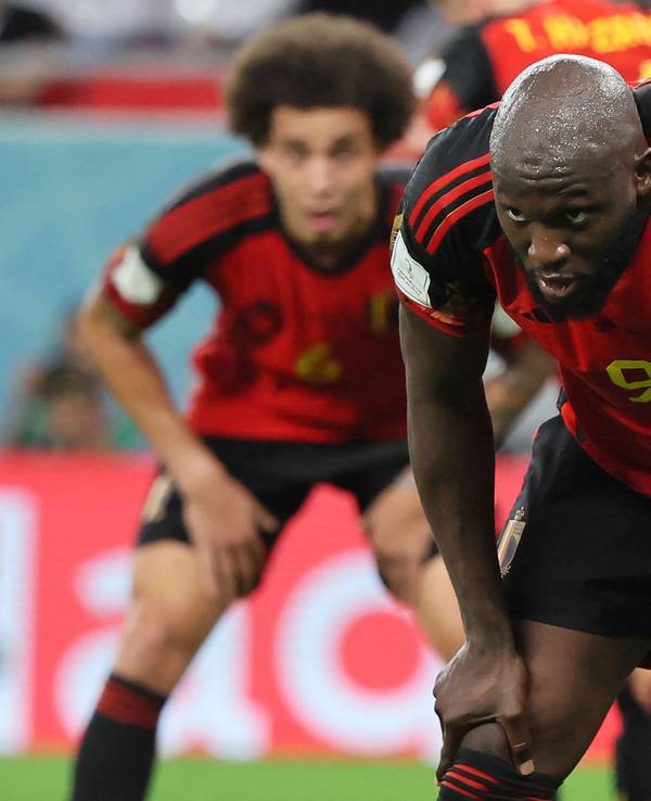 Romelu Lukaku blickt nach einer vergebenen Chance für Belgien im Spiel gegen Kroatien bei der Fußball-WM ins Leere.