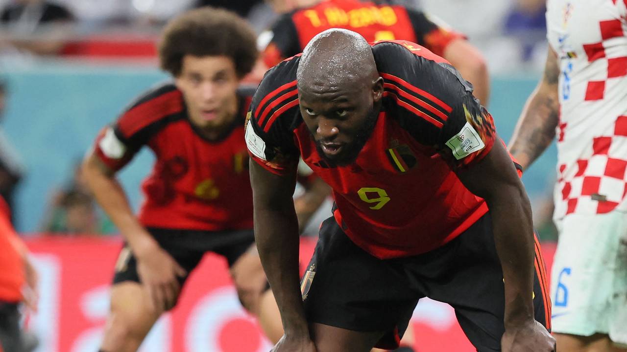 Romelu Lukaku blickt nach einer vergebenen Chance für Belgien im Spiel gegen Kroatien bei der Fußball-WM ins Leere.