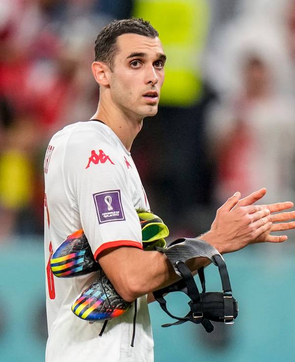 Ellyes Skhiri applaudiert den Fans bei der WM in Katar.