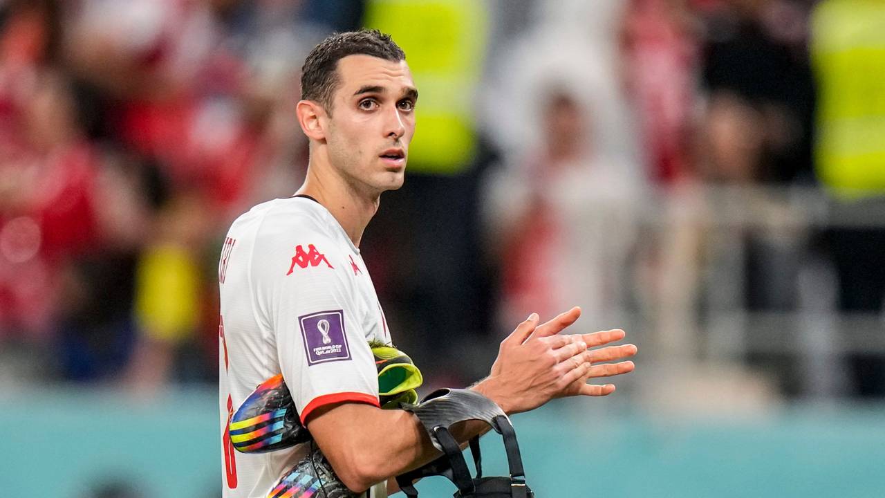 Ellyes Skhiri applaudiert den Fans bei der WM in Katar.