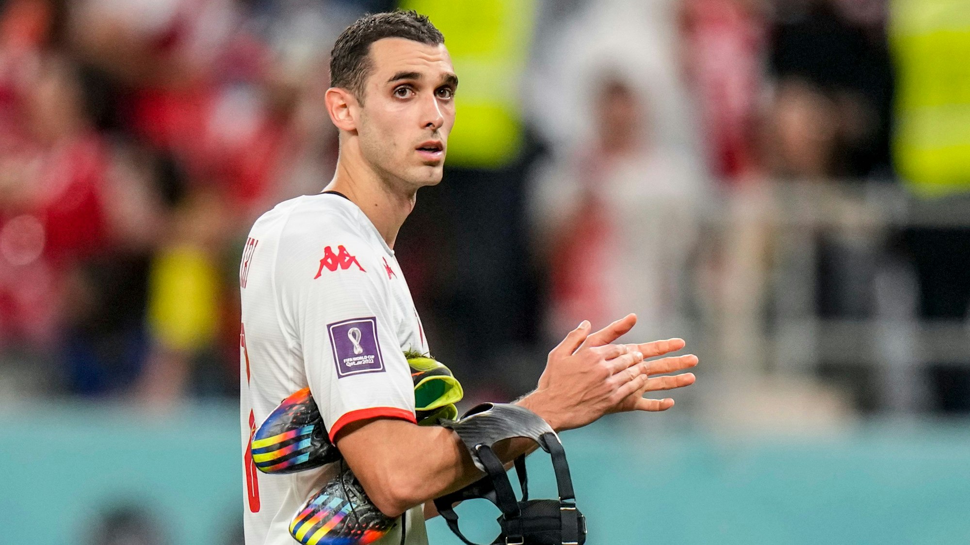 Ellyes Skhiri applaudiert den Fans bei der WM in Katar.