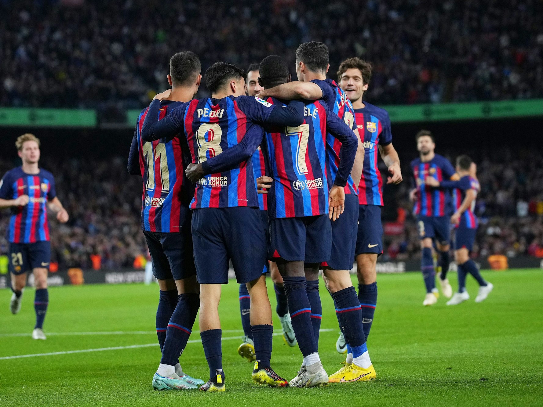 Ousmane Dembele (FC Barcelona) feiert mit Kollegen.