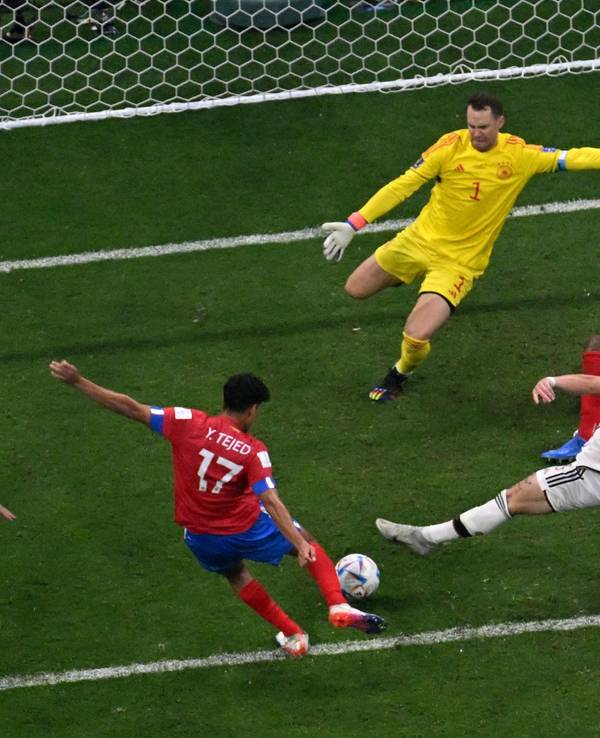 Yeltsin Tejeda trifft für Costa Rica zum 1:1 gegen Deutschland.