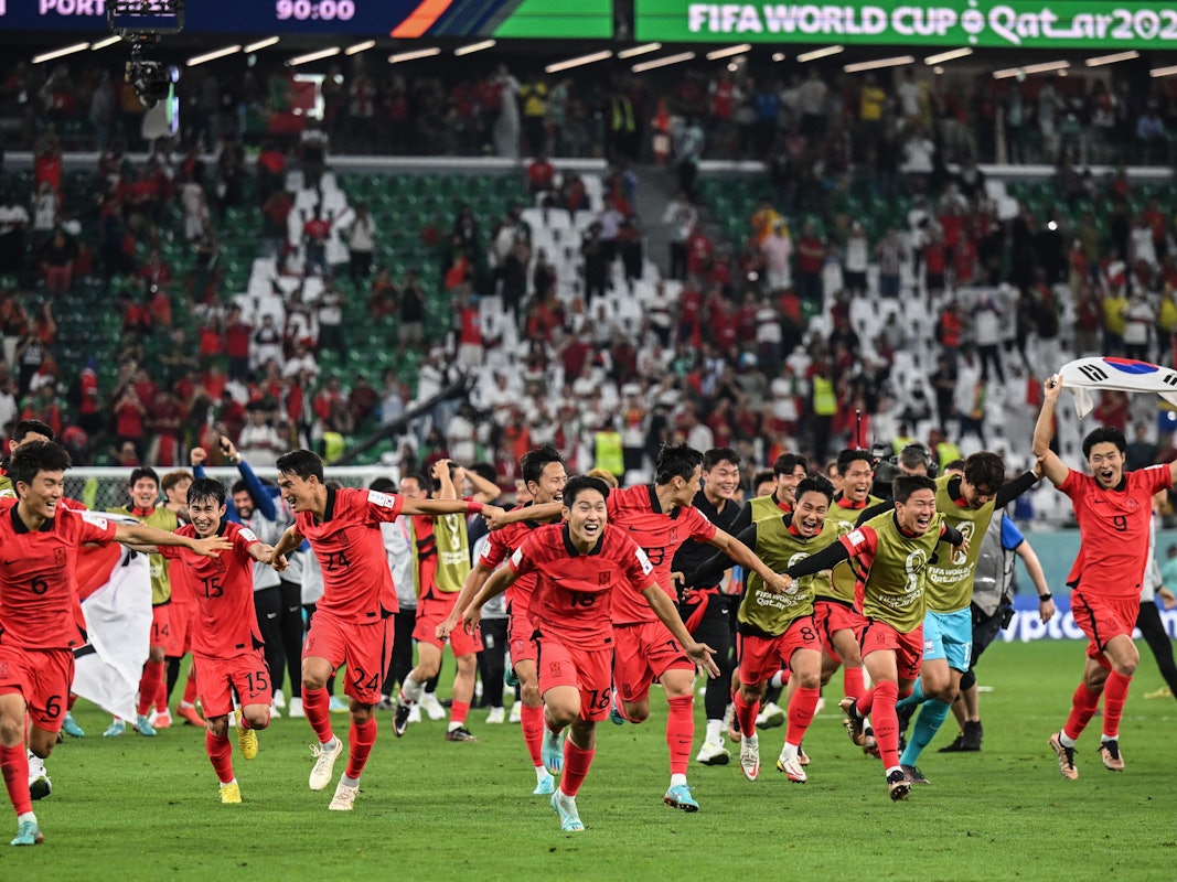 Südkorea jubelt nach dem 2:1-Sieg im WM-Vorrundenspiel am 2. Dezember 2022 gegen Portugal, das den Einzug ins Achtelfinale bedeutete.