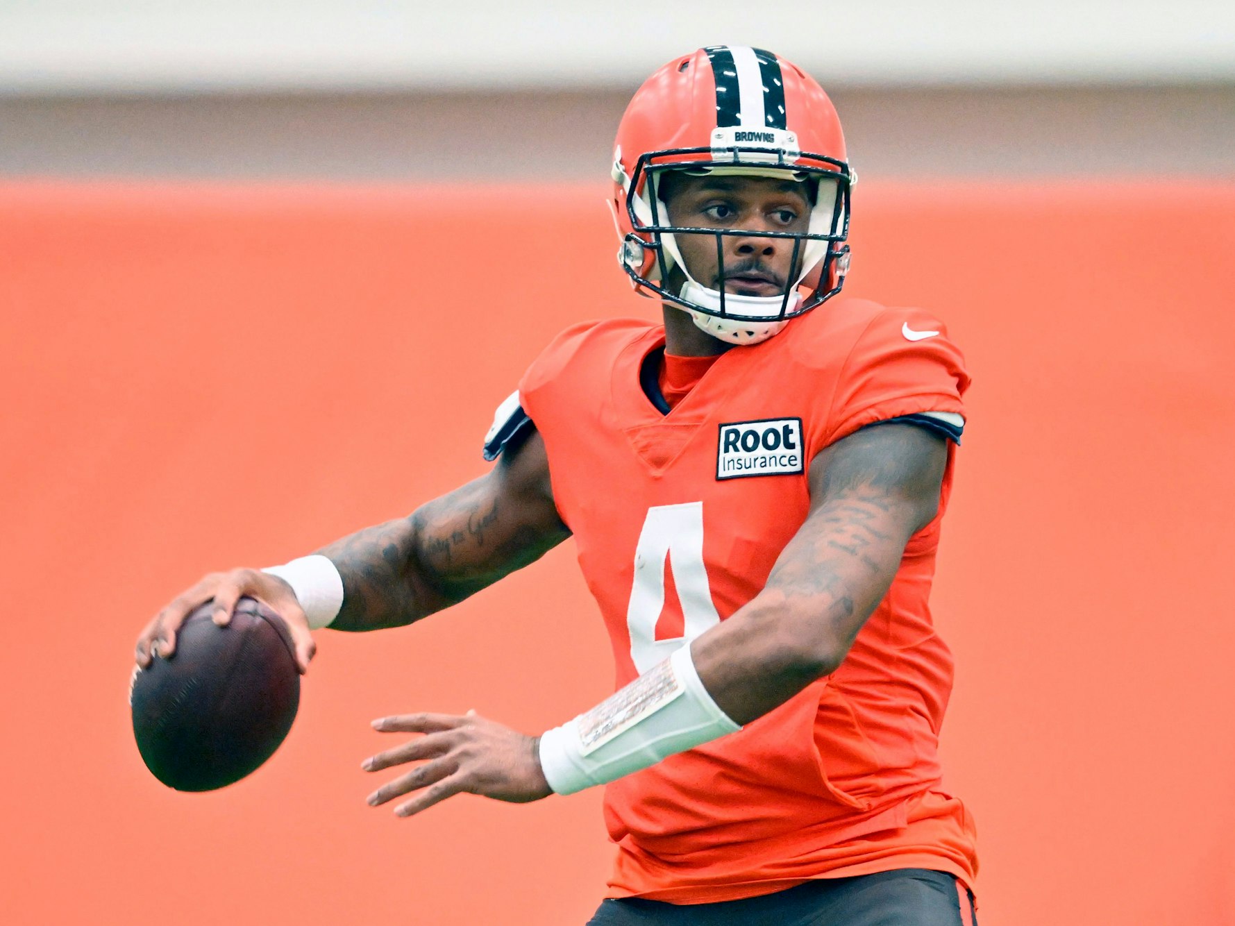 Deshaun Watson, Quarterback der Cleveland Browns, ist während einer Trainingseinheit in Aktion.