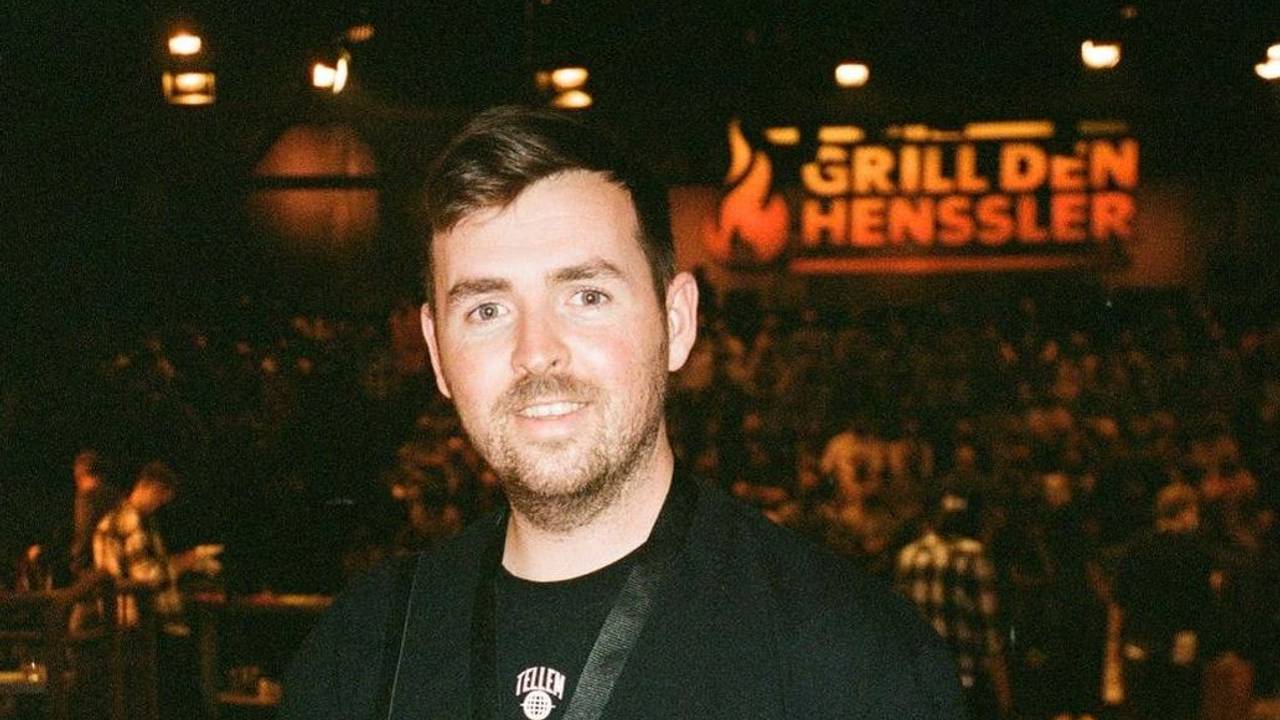 Basti Sevastos steht am Set von „Grill den Henssler“.