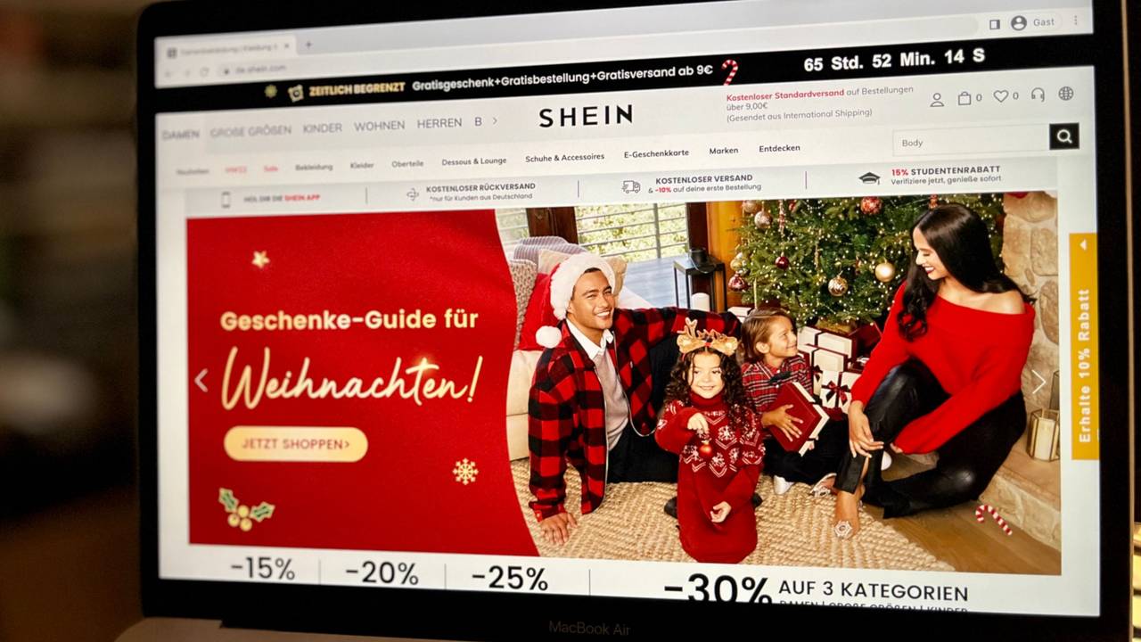 Blick auf die Internetseite des beliebten Online-Shops Shein: Die Ultra-Fast-Fashion-Marke verkauft laut Greenpeace Kleidung mit schädlichen Substanzen, die mitunter auch krebserregend sein können.