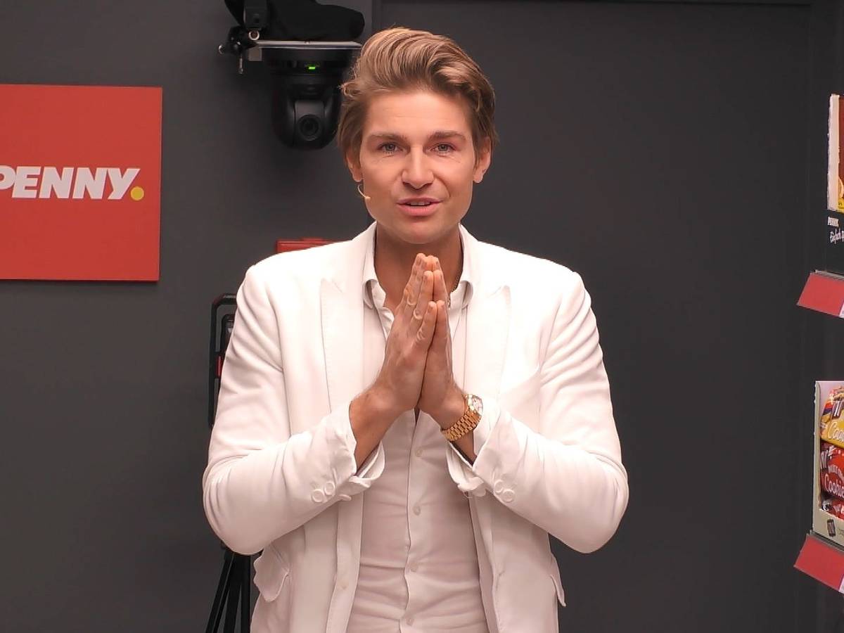 Jeremy Fragrance darf für die Bewohner:innen der Garage für 25 Euro einkaufen.