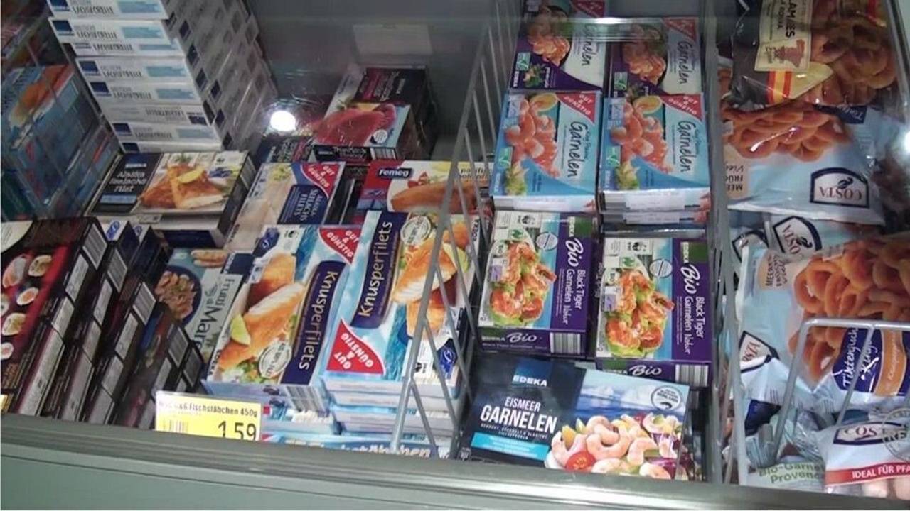 Produkte der Eigenmarke „Gut & Günstig“ liegen bei Edeka im Tiefkühlregal.
