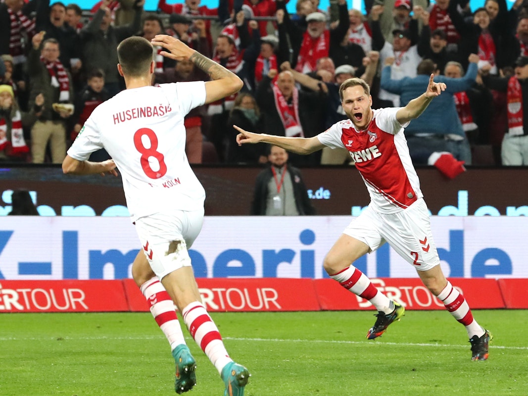 Benno Schmitz jubelt über sein Tor für den 1. FC Köln gegen Bayer Leverkusen.