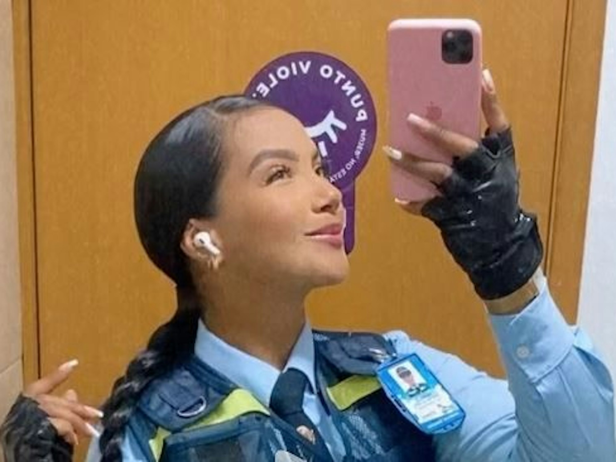 Daniela Gaviria zeigt sich auf Instagram nicht nur bei der Arbeit als Verkehrs-Polizistin.