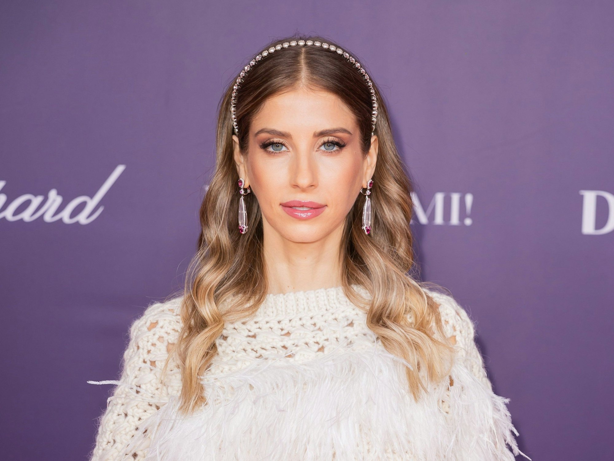 Cathy Hummels, Influencerin, kommt zum Charity-Event „Tribute to Bambi”.