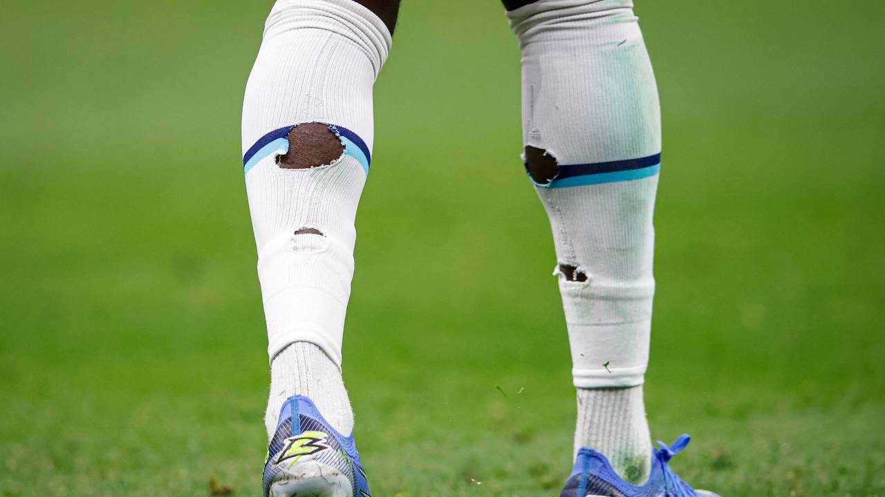 Die Beine von Englands Nationalspieler Bukayo Saka im WM-Spiel gegen die USA