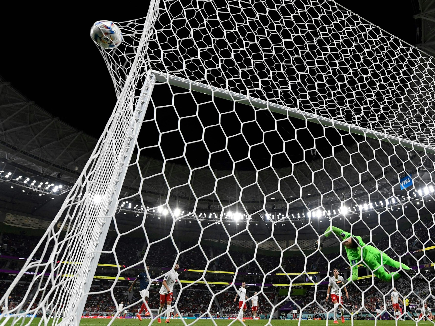 Kylian Mbappe erzielt das Tor zum 3:0 für Frankreich gegen Polen im WM-Achtelfinale 2022.
