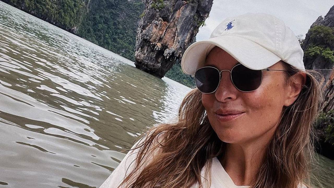 Laura Wontorra ist seit knapp eineinhalb Jahren offiziell Single. Zum Archiv-Foto: Laura Wontorra veröffentlichte am 5. Dezember 2022 auf ihrem Instagram-Account eine Fotostrecke von sich vor der weltberühmten James-Bond-Insel.