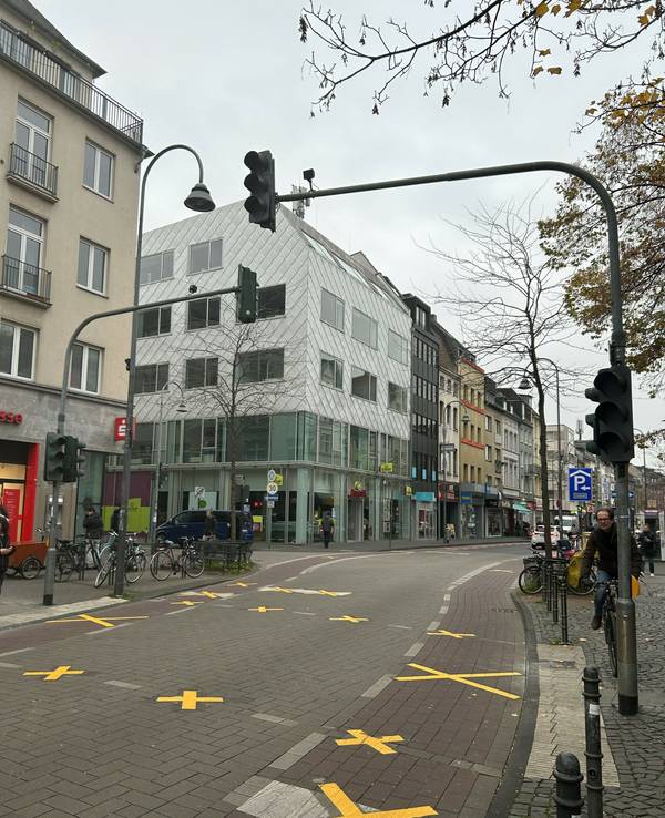Auf der Venloer Straße gilt nun Tempo 20.