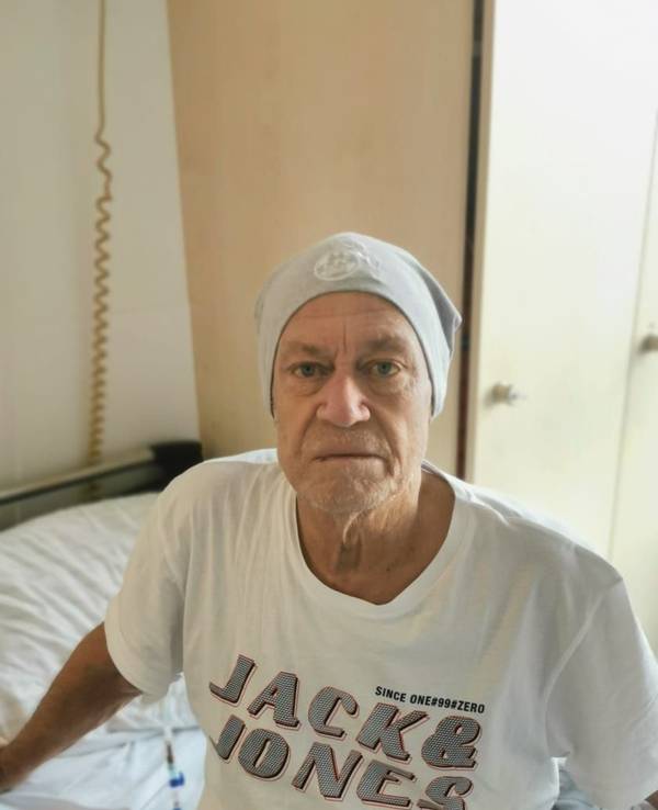 Johann Schmitz (76) in der Kölner Uniklinik: Er ist an Leukämie erkrankt.