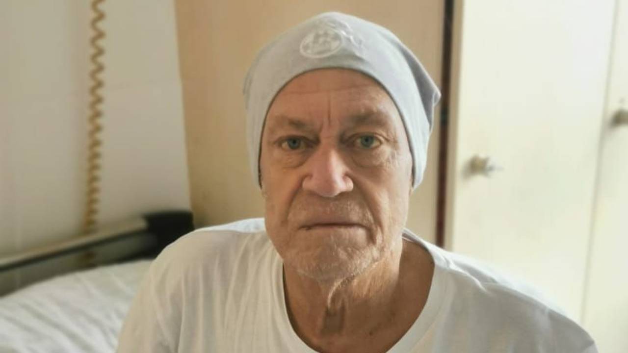 Johann Schmitz (76) in der Kölner Uniklinik: Er ist an Leukämie erkrankt.