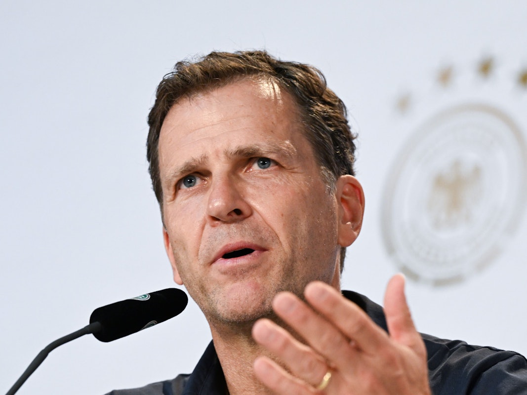 Nationalmannschaftsdirektor Oliver Bierhoff spricht bei einer PK.