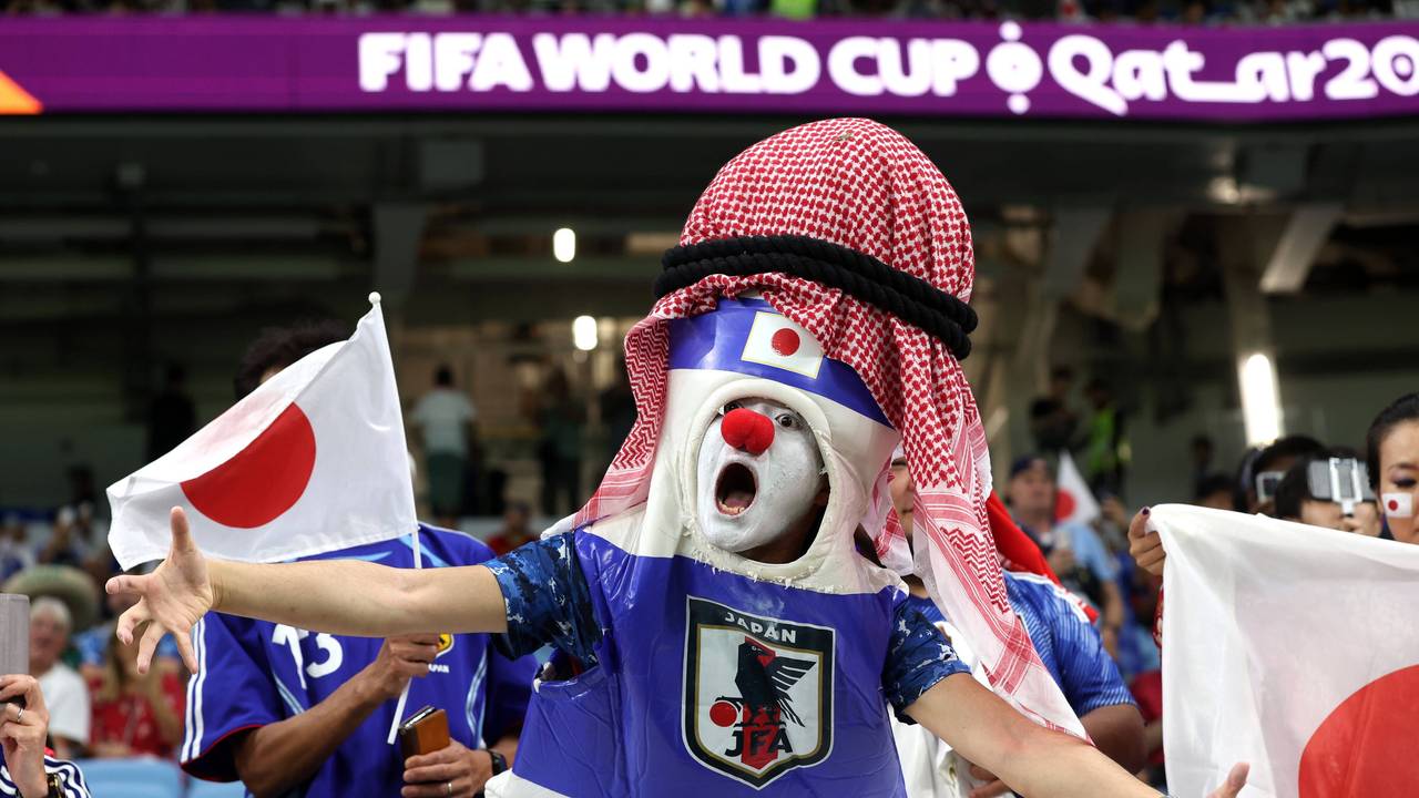 Ein verkleideter Japan-Fan beim WM-Achtelfinale 2022 gegen Kroatien.