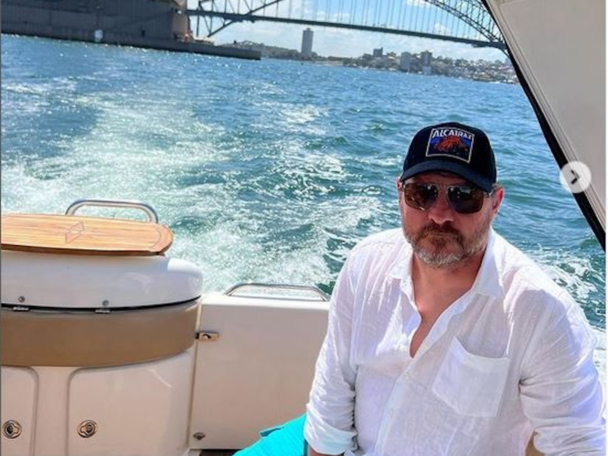 Steffen Baumgart auf einer Boots-Tour vor Sydney.