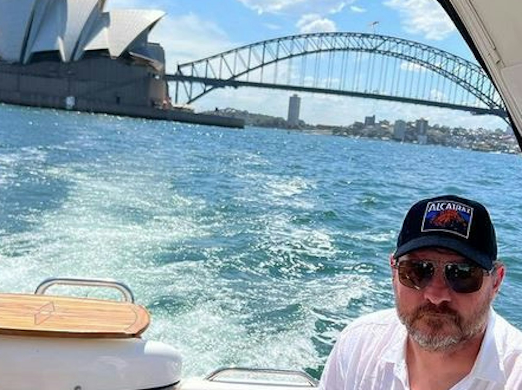 Steffen Baumgart auf einer Boots-Tour vor Sydney.