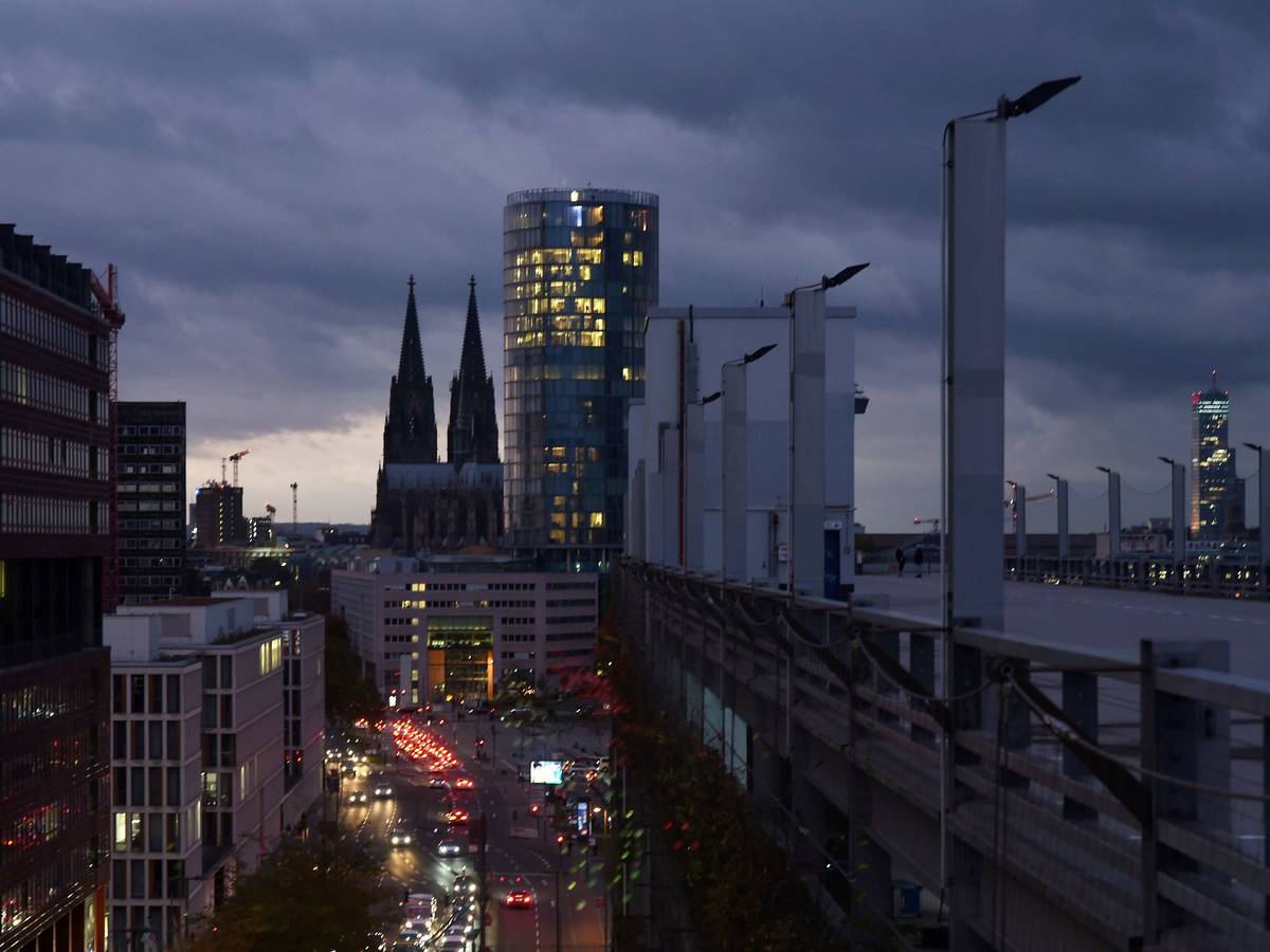 Blick auf den Kölner Dom und den Triangelturm