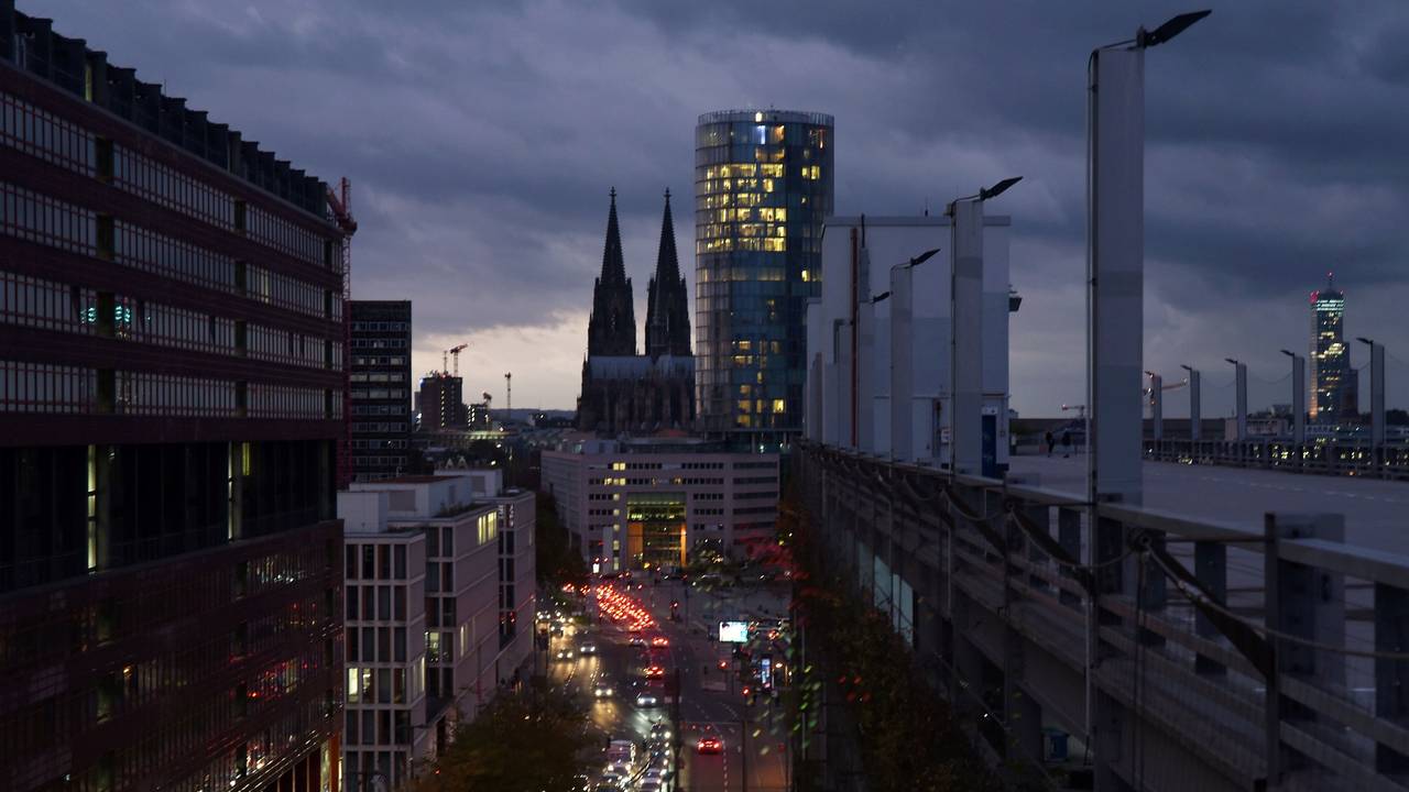 Blick auf den Kölner Dom und den Triangelturm