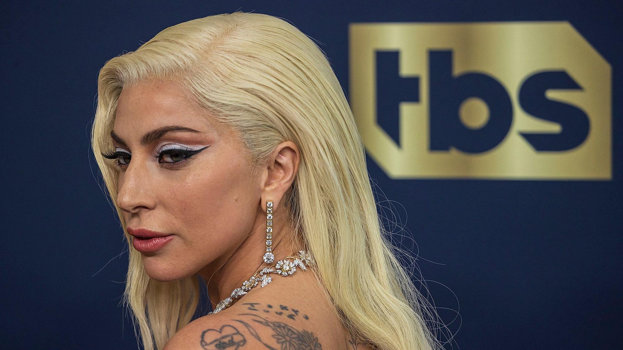 Sängerin und Schauspielerin Lady Gaga trifft zur 28. Verleihung der Screen Actors Guild Awards am Barker Hangar ein. (zu dpa Lady Gaga bestätigt Rolle in «Joker»-Fortsetzung) +++ dpa-Bildfunk +++