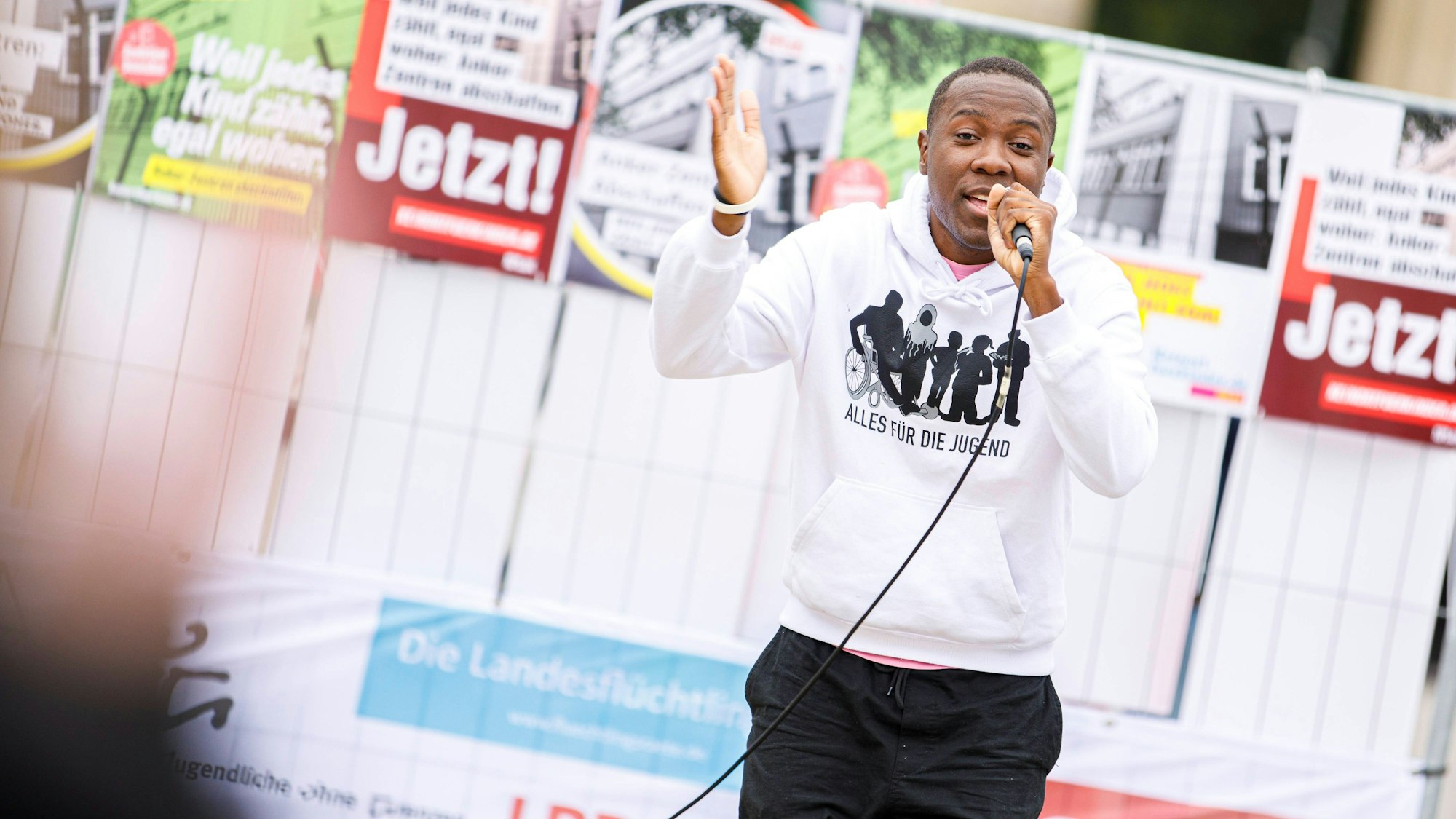 Matondo Castlo, Kika Moderator und Sänger.