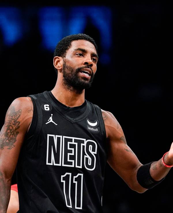 Kyrie Irving im Trikot der Brooklyn Nets.