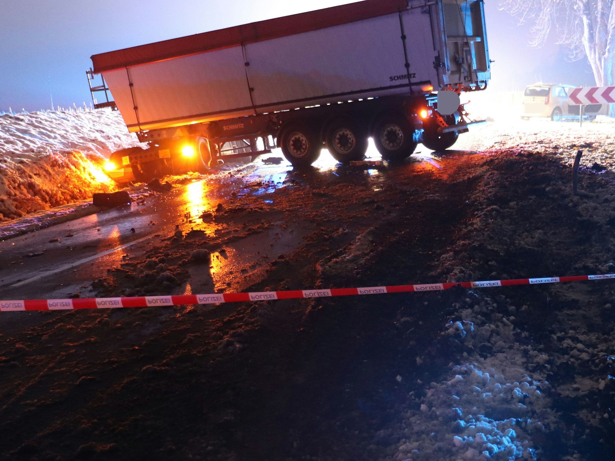 Bei dem Unfall im Kreis Höxter ist ein 64-Jährige und sein Hund getötet worden.