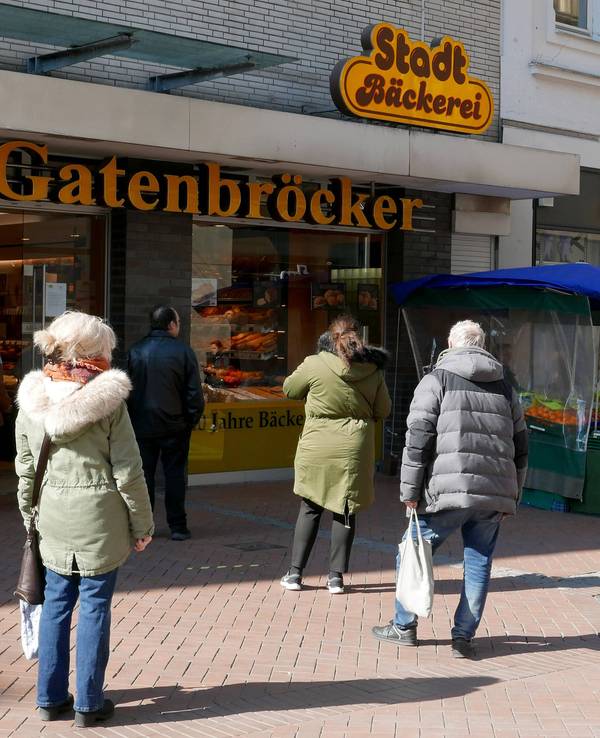 Blick auf eine Gatenbröcker-Bäckerei in der Gelsenkirchener Innenstadt im Frühjahr 2020: Erst hat die Corona-Pandemie die Branche unter Druck gesetzt, jetzt ist es die Energiekrise.