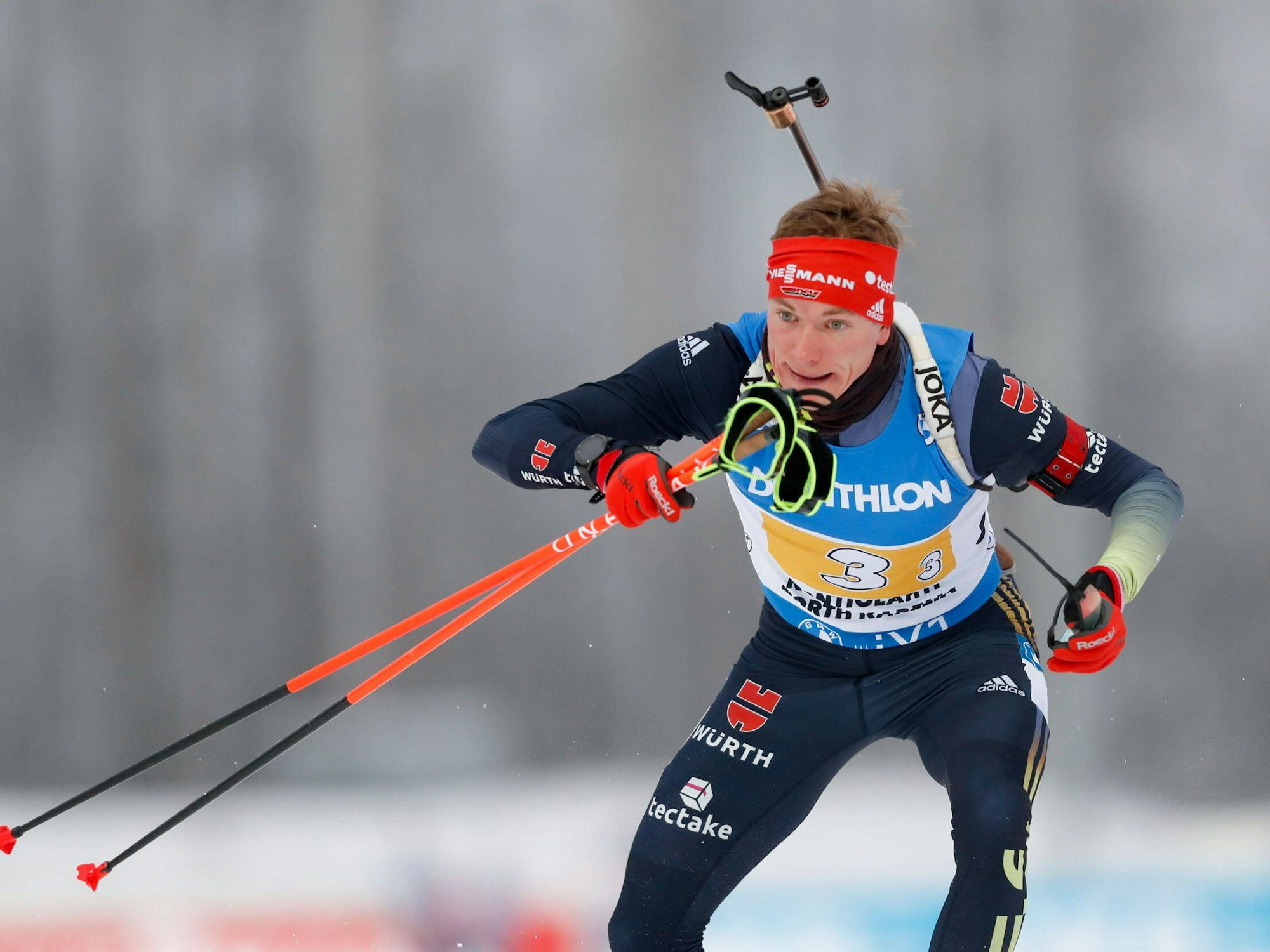 Benedikt Doll in Aktion bei der Biathlon-Staffel über 4 x 7,5 Kilometer.